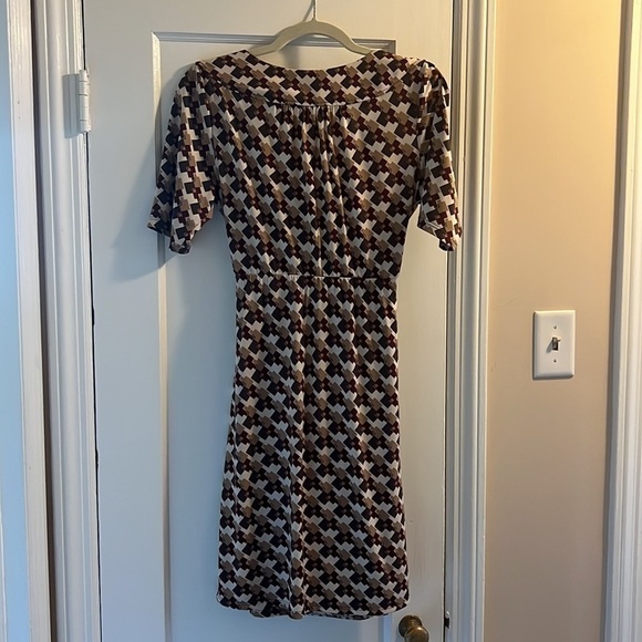 Maternity Brown Geometric Wrap Dress (M) - Picture 3 of 4